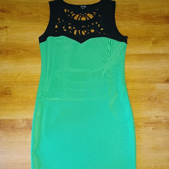 Dress - Picture 1 of 3